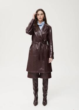 Abrigo Oky Frances Efecto Piel Granate