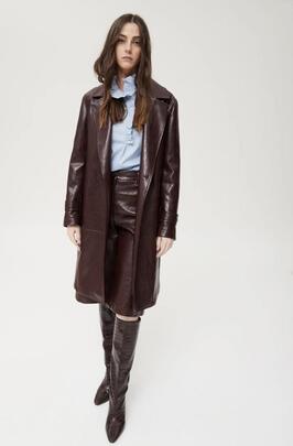 Pantalón Oky Bermuda Efecto Piel Granate