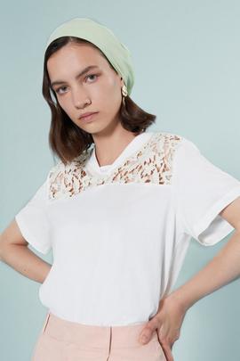 Camiseta Isabelle Blanche Con Encaje Beige para Mujer