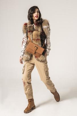 Pantalón Masavi Cargo Corazones Camel para Mujer