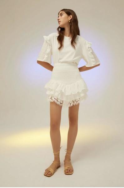 falda blanca volantes