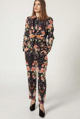 Blazer Masavi Estampado Flores Negro para Mujer